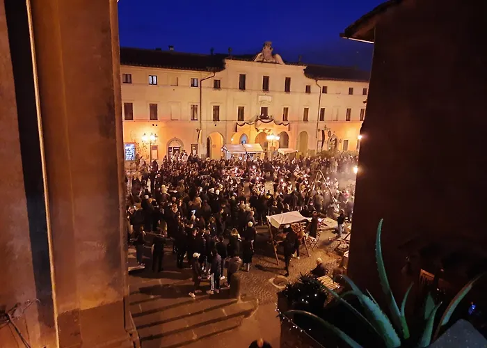 La Casa In Piazza- Pacelli Dal 1775 Vignanello